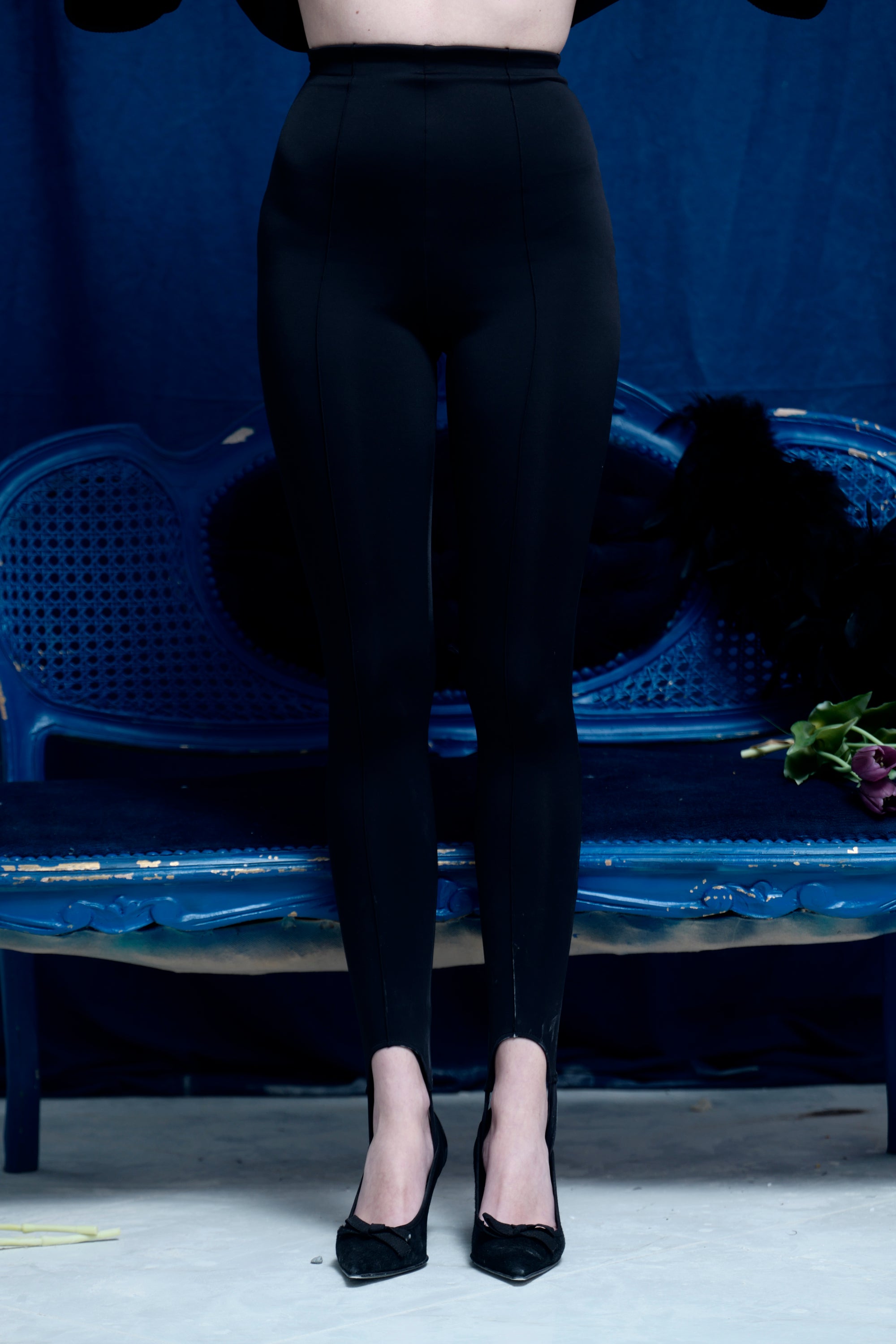 La V Drammatica (Black) - Leggings