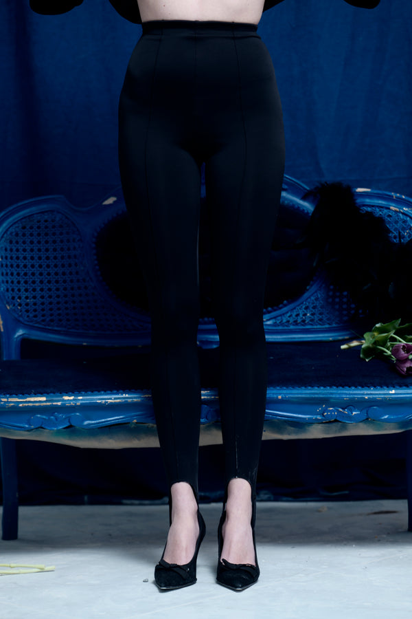 La V Drammatica (Black) - Leggings